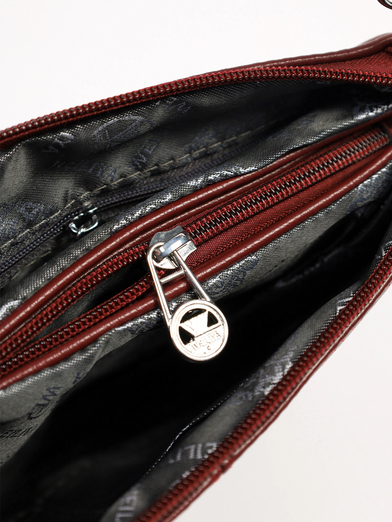 Сумка-кроссбоди с декоративным патчем в ассортименте